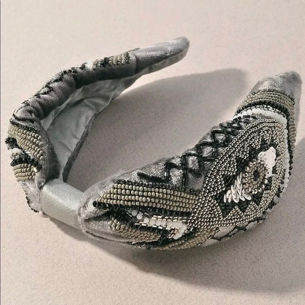 FROM NEW YORK TO PARIS ✈️IT’S ON EVERYONE HEAD - Picture 3 of 8